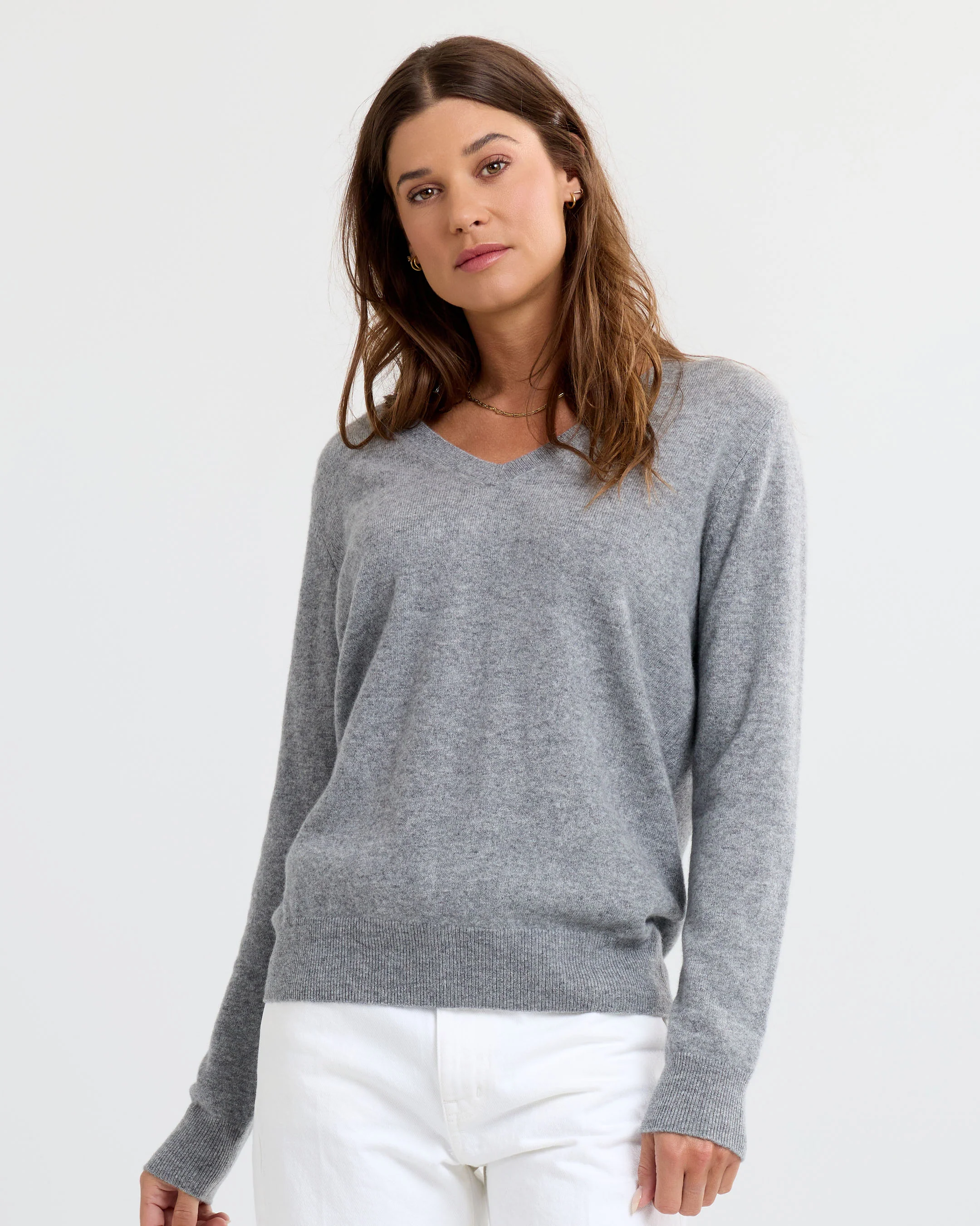 Essential Cashmere V-Neck - Image 4