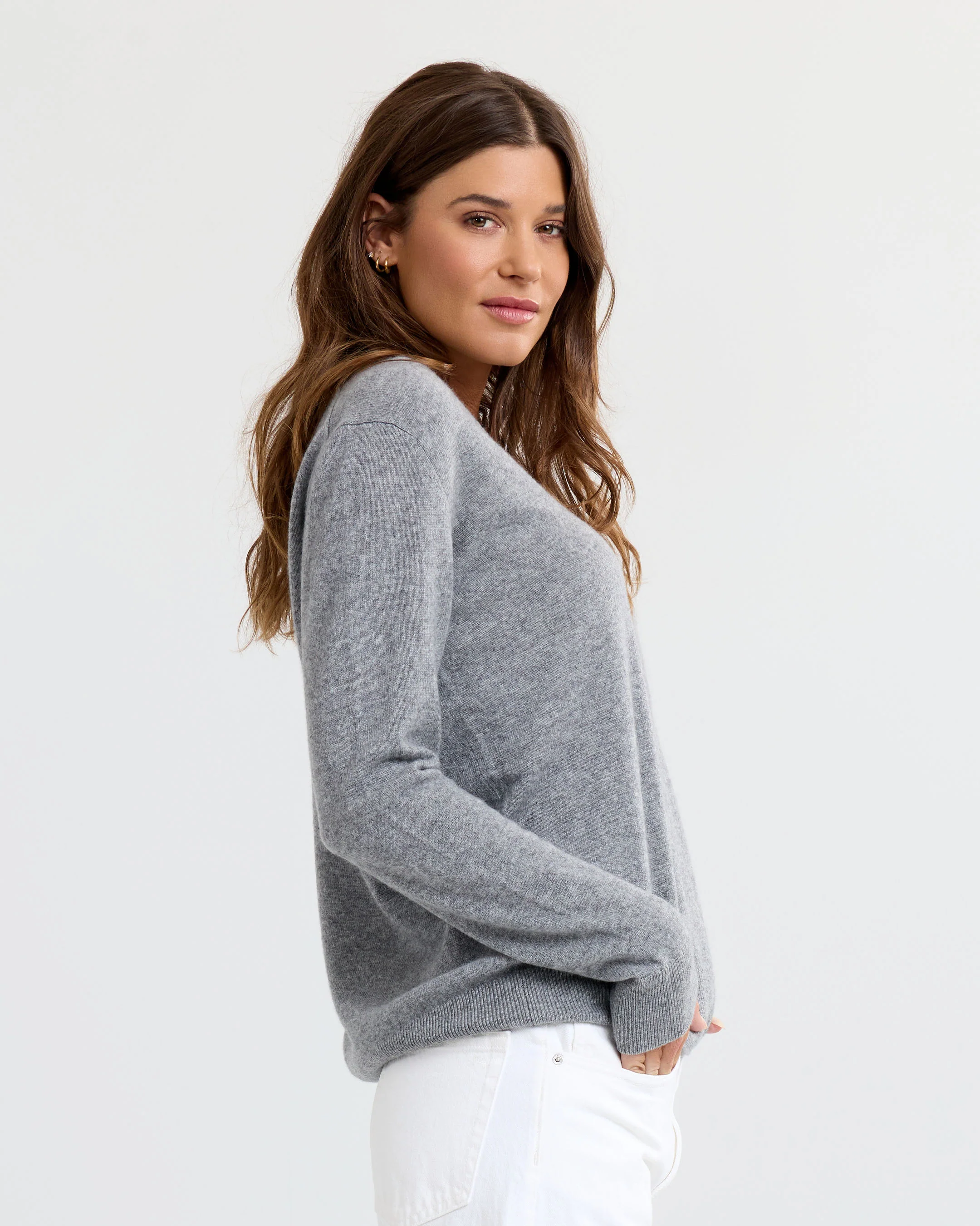 Essential Cashmere V-Neck - Image 6