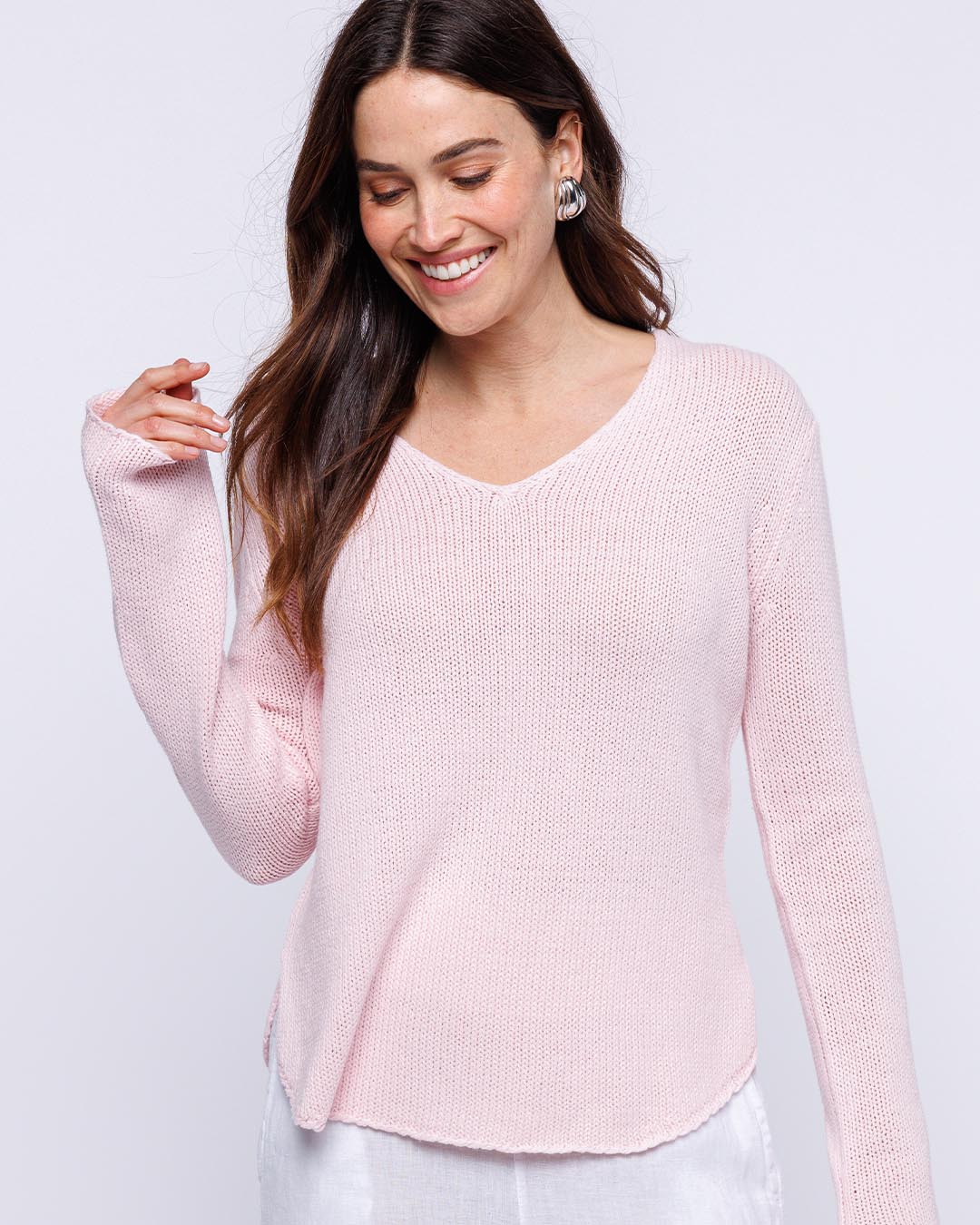 Round Edge V-Neck - Image 5