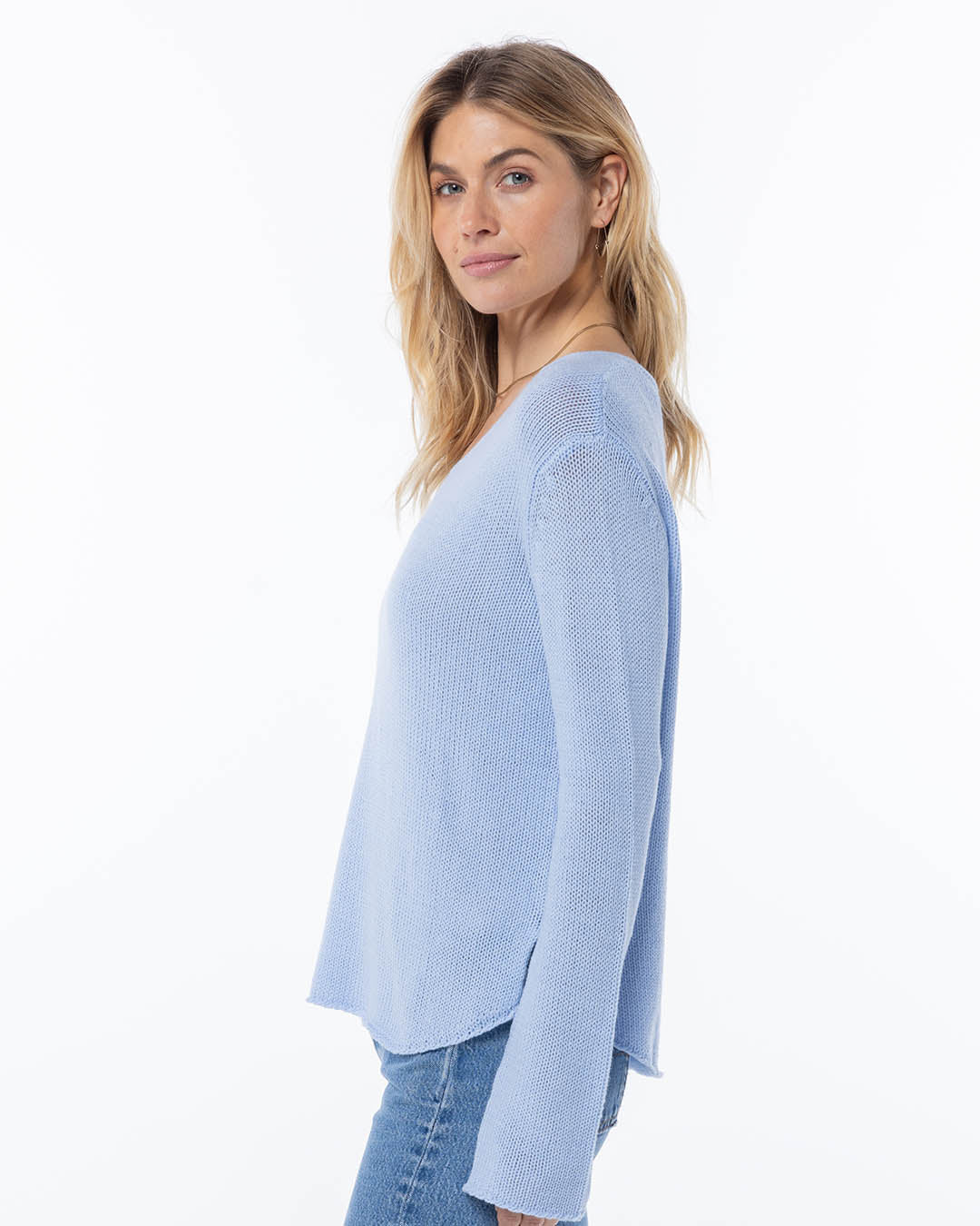 Round Edge V-Neck - Image 4