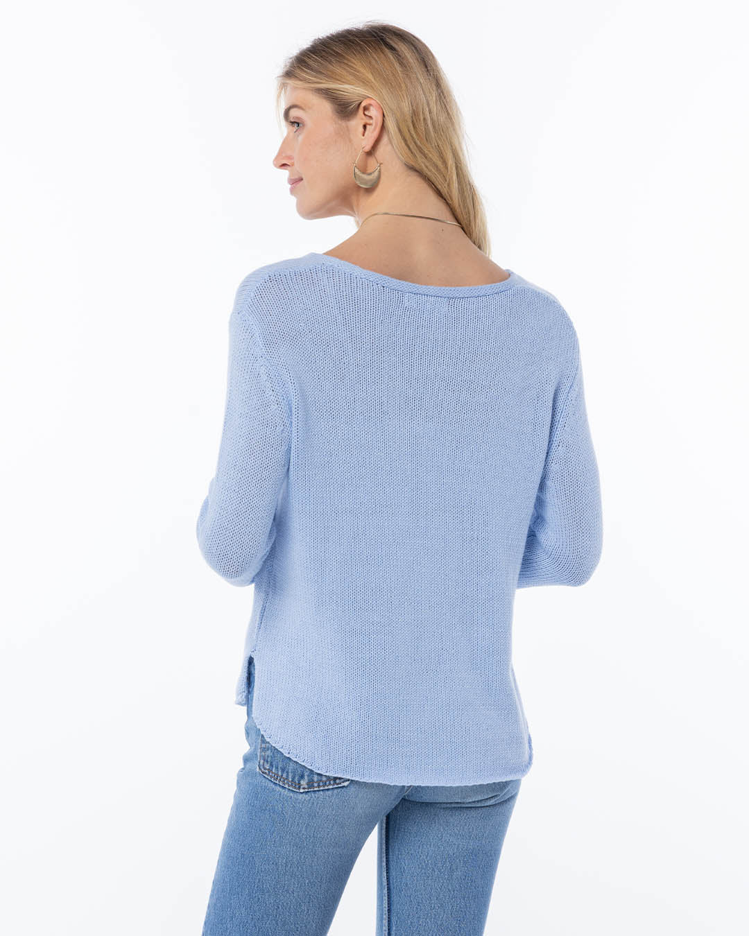 Round Edge V-Neck - Image 5
